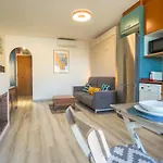 The By Hello Homes 锡切斯