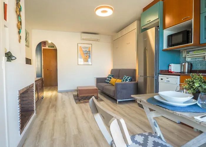 The By Hello Homes 시체스